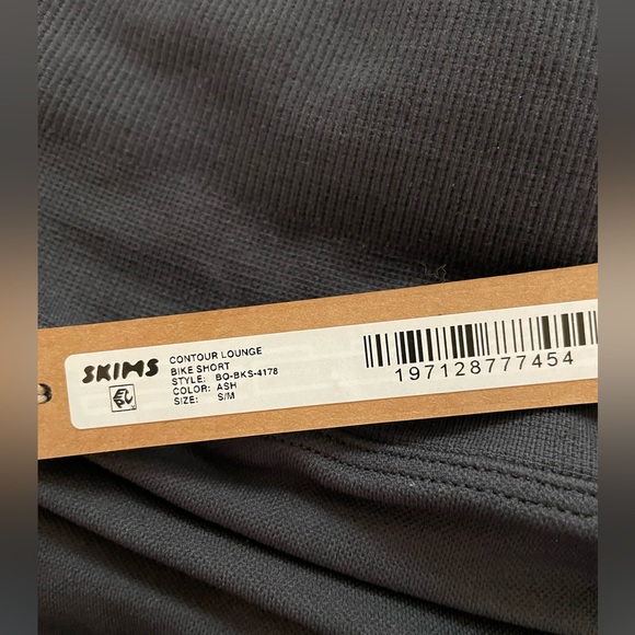 SKIMS Recycled Nylon Bike Shorts - Picture 5 of 7